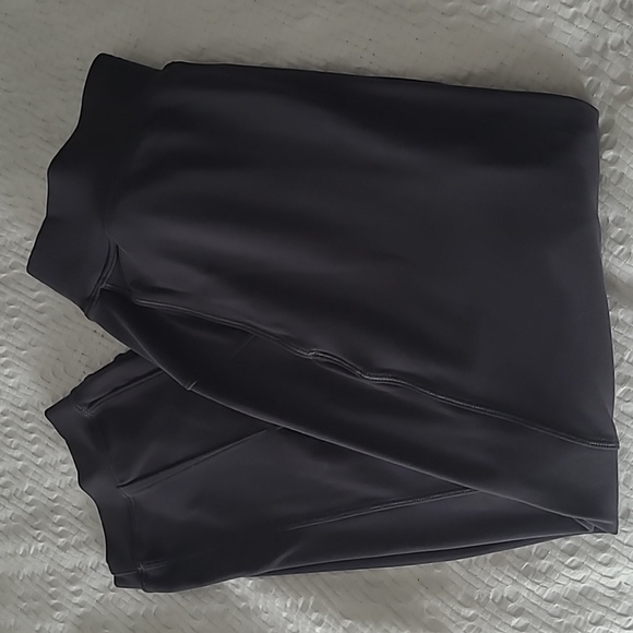 lululemon athletica Pants - Lululemon cropped joggers